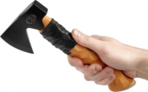Топор Karesuandokniven Forest Axe. Цвет - черный