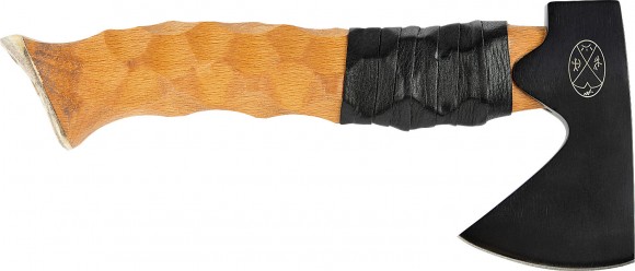Topór leśny Karesuandokniven. Цвет - czarny